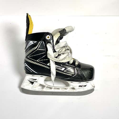 USED Bauer Supreme Matrix Youth Hockey Skate Size 13D