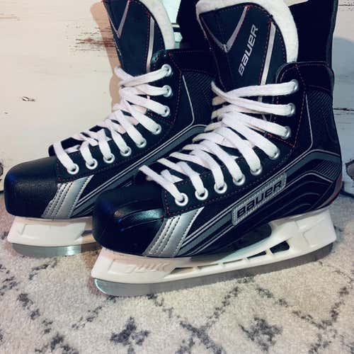 Used Bauer Vapor X200 Regular Width Size 7 Hockey Skates