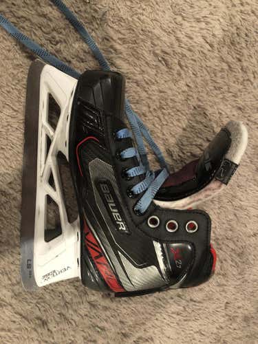 Junior Used Bauer Vapor X2.7 Hockey Goalie Skates Regular Width Size 2.5