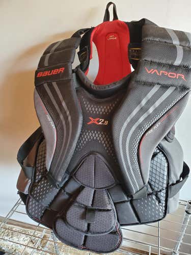 Intermediate New Large Bauer Vapor 2.9X Goalie Chest and Arm Protector Goalie Chest Protector
