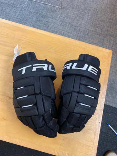 New True A4.5 SBP Black/White 14” Hockey Glove