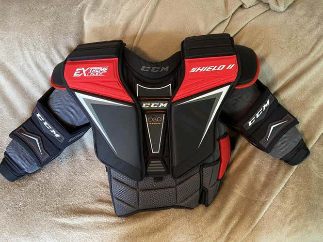 Senior New Medium CCM Extreme Flex Shield II Goalie Chest Protector