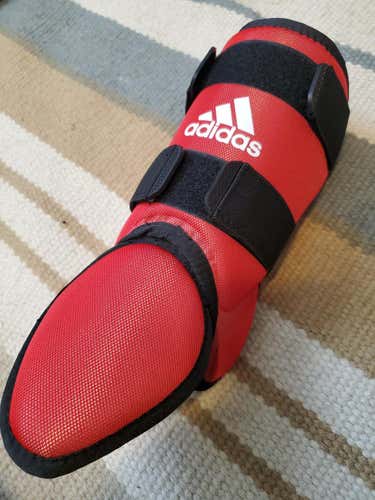 Make Offer New Adidas Leg Guard Adult Red
