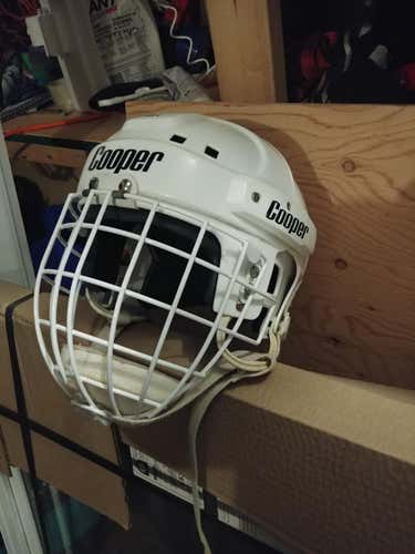 Senior Used Cooper sk2000L with original HM50 cage Goalie Mask
