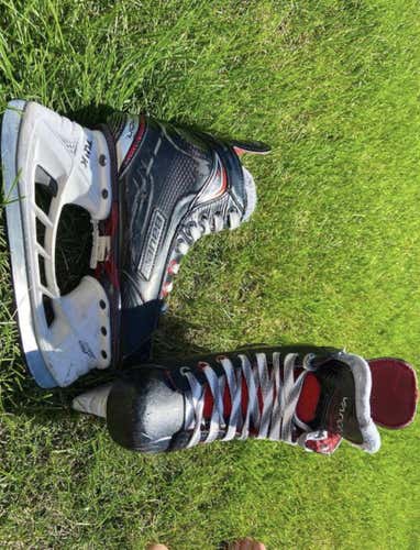 Bauer vapor Xselect Junior Size 1.5 Hockey Skates