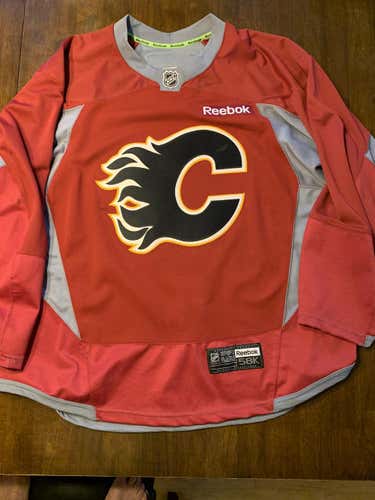 Reebok Edge 3.0 Custom Pro Stock Hockey Practice Jersey Calgary Flames 58K barely used