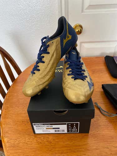 Like New Mizuno Rebula 3 MIJ cleats. Size 9 US