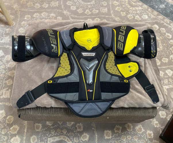 Used Medium Bauer Supreme 1S  Shoulder Pads