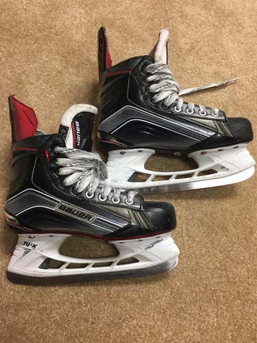 Used Bauer Vapor X800 Regular Width Size 4.5 Hockey Skates