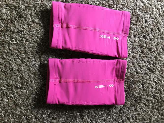 New Adult Medium McDavid kneepads with breast cancer pink