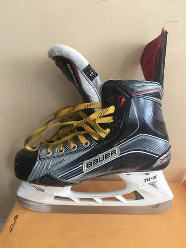 Used Bauer Vapor X900 Size 4.5 Hockey Skates