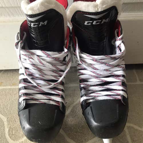 Used CCM JetSpeed 260 Size 5 Hockey Skates