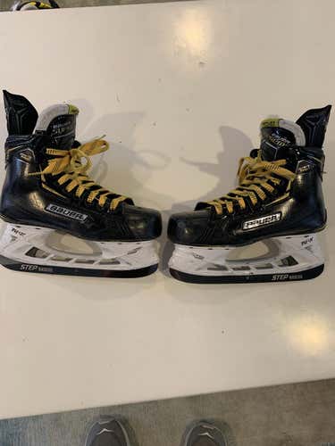Junior Used Bauer Supreme Ignite Pro + Hockey Skates Regular Width Size 3.5 w/Step Blacksteel