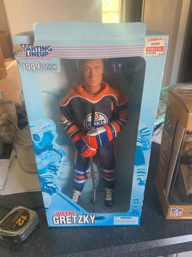 Wayne Gretzky starting lineup Collectors Doll