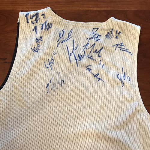 Signed 2011-12 Syracuse Basketball Pinnie - Elite Eight (not team issued pinnie)