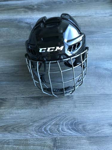 Used Medium CCM FL500 Helmet Combo