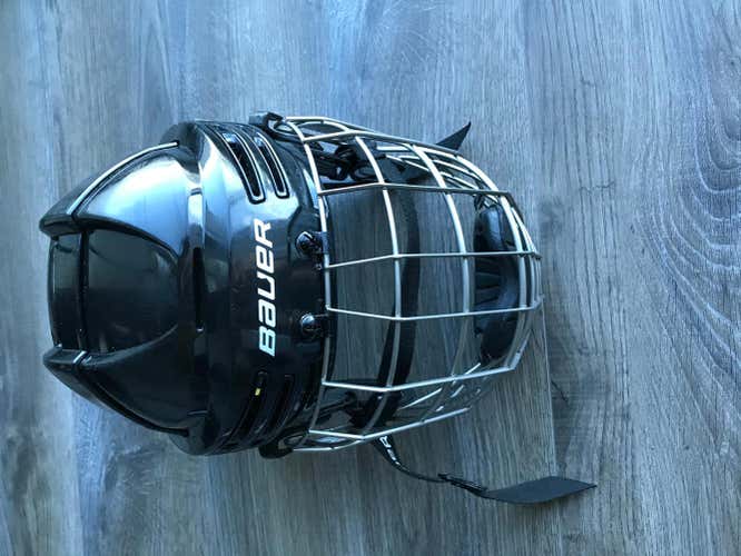 Used Medium Bauer Re-Akt 75 Helmet