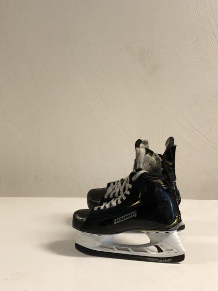 Used Junior Bauer Supreme 2S Pro Hockey Skates Regular Width Size 5.5