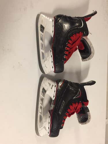 Used Bauer Vapor X500 Regular Width  Size 6.5 Hockey Skates