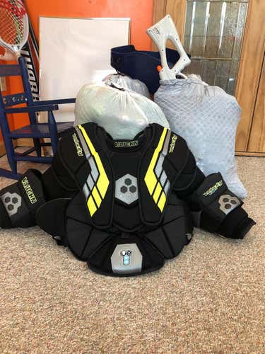 Used Large Vaughn Velocity VE8 Int  Goalie Chest Protector