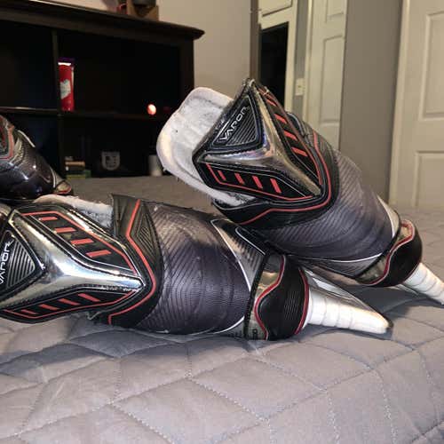 Used Bauer Vapor X600 Regular Width Size 7 Hockey Skates