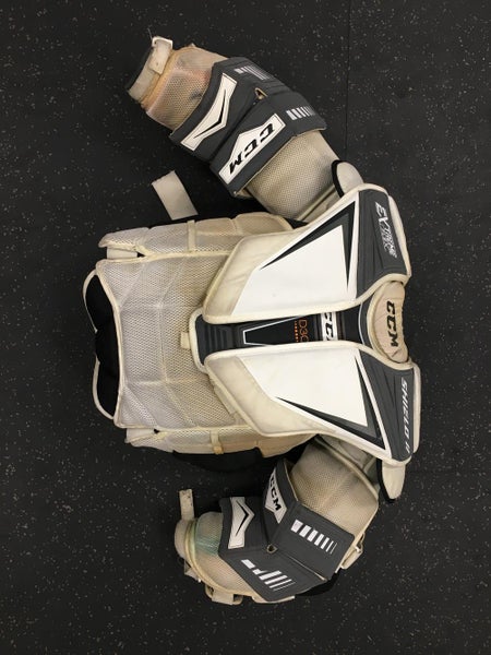 USED Senior Medium CCM Extreme Flex Shield II Goalie Chest Protector