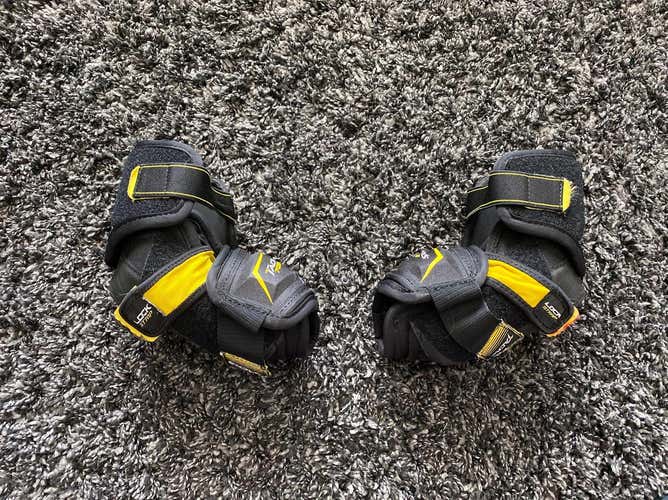 Junior Large CCM Tacks 7092  Elbow Pads