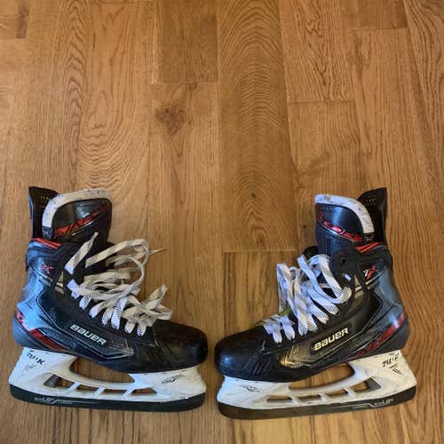 Senior Bauer Vapor 2X Regular Width  Size 7.5 Hockey Skates