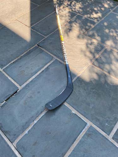 Intermediate Right Handed Supreme 2S Pro Hockey Stick
