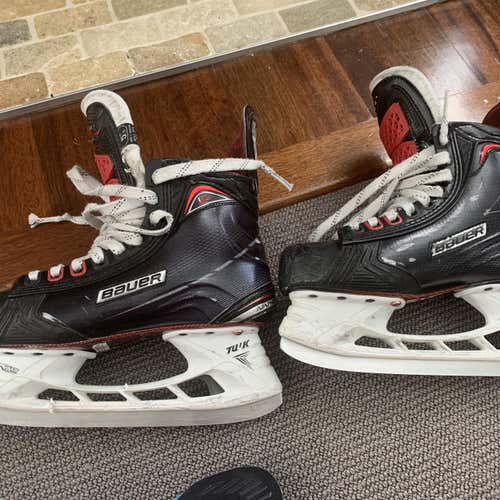 Junior Bauer Vapor 1X Regular Width  Size 5.5 Hockey Skates
