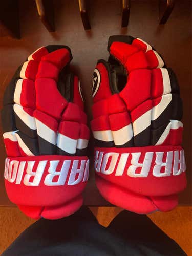 Red Senior Warrior Covert DT3 14"  Gloves