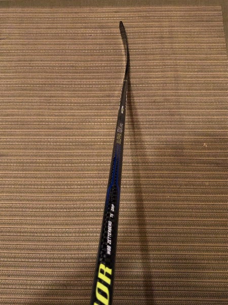 Senior Right Handed Alpha QX Pro Mid Pattern Hockey Stick