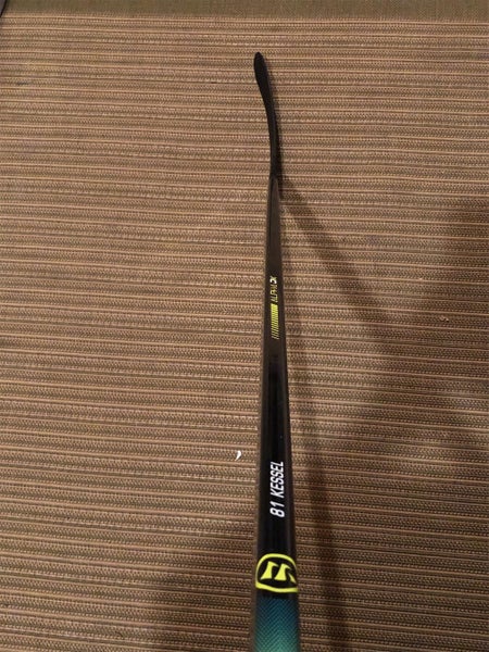 Senior Right Handed Alpha DX Mid Pattern Pro Stock Hockey Stick