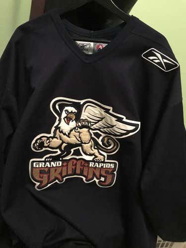 Ahl practice jersey sz 56