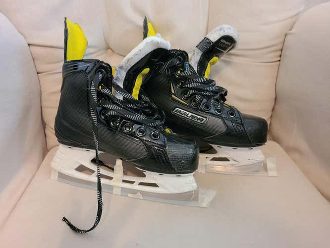 Used Youth Bauer Supreme S27 Hockey Skates Size 13.5
