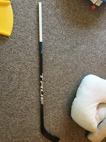 Used Senior True Right Handed Xcore 9 Hockey Stick Toe Pattern
