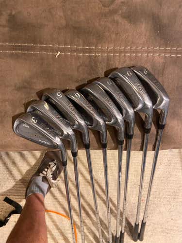 Men's Right Handed Regular Flex Steel Shaft Iron Set