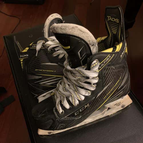Junior CCM Ultra Tacks Regular Width  Size 5.5 Hockey Skates