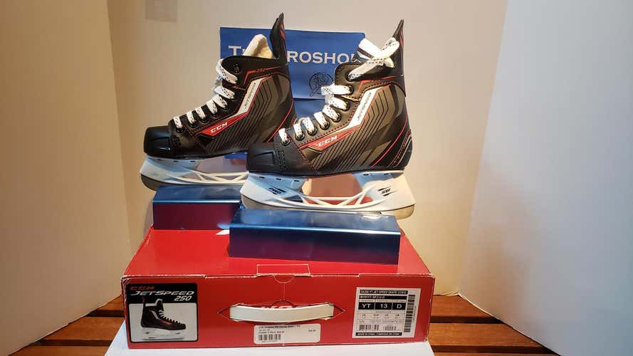 New Youth CCM JetSpeed 250 Hockey Skates Size 13