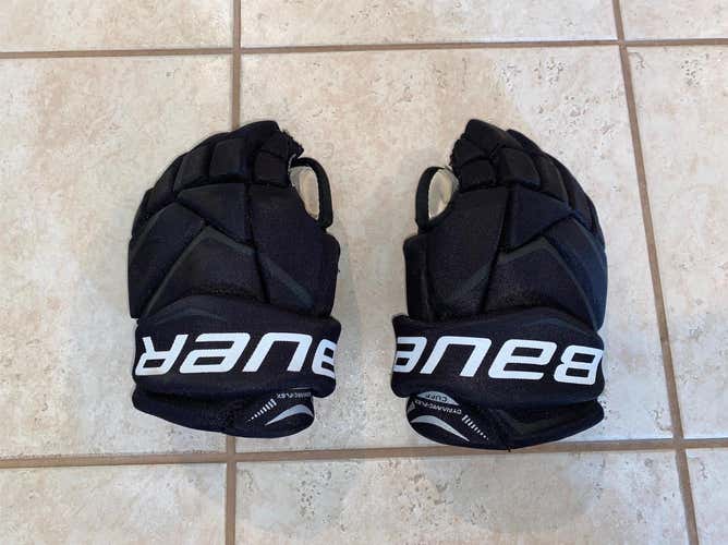 Black Junior Bauer Vapor X700 11" Gloves