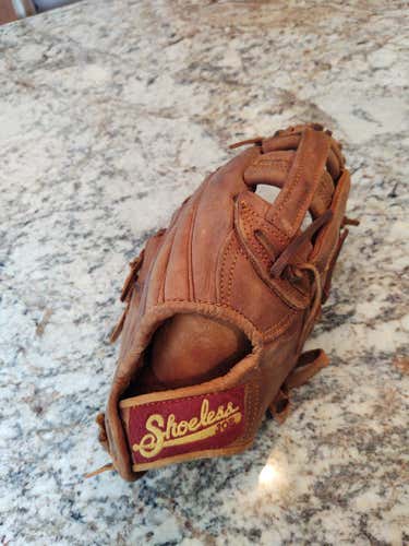 Brown Used High School/College Right Hand Throw Infield Other Baseball Glove 11.5"