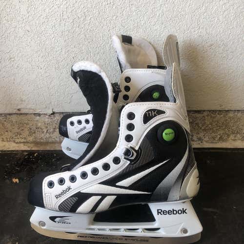 Senior Reebok 11k Regular Width Size 9 Hockey Skates