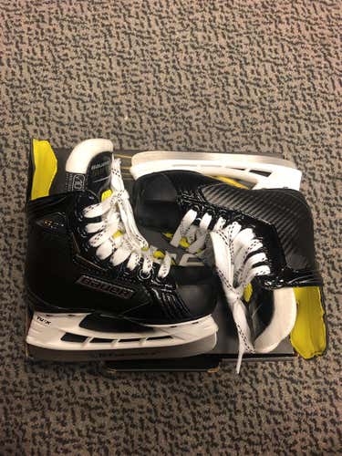Youth Bauer Supreme S27 Regular Width  Size 10 Hockey Skates