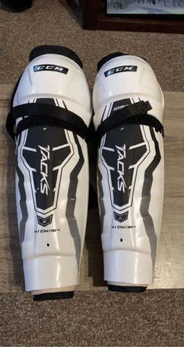 Senior CCM Tacks 1052 Shin Pads