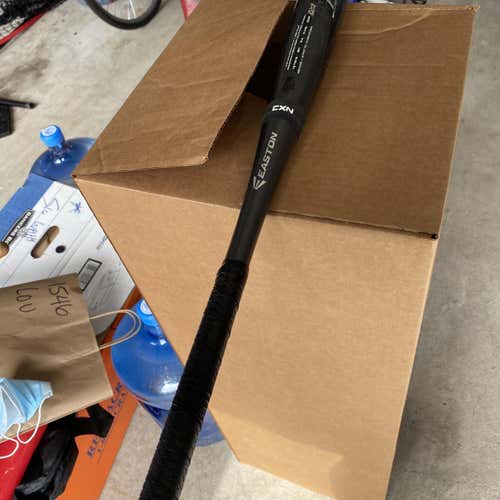 Kid Pitch (9YO-13YO) 2017 Composite Mako (-12) 18 oz 30" Bat