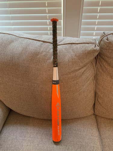 Kid Pitch (9YO-13YO) 2015 Composite Mako (-11) 17 oz 28" Bat