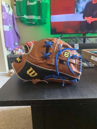 Used Infield A2000 11.75" Baseball Glove