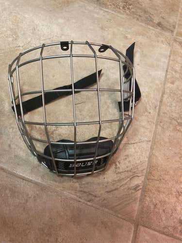 New Senior Medium Bauer Profile III Facemask Full Cage