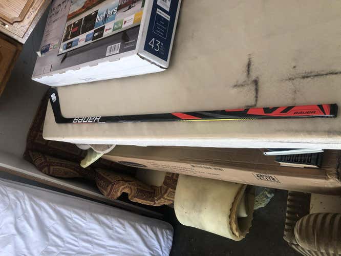New Senior Bauer Right Handed Vapor 2x Team Hockey Stick Toe Pattern Pro Stock