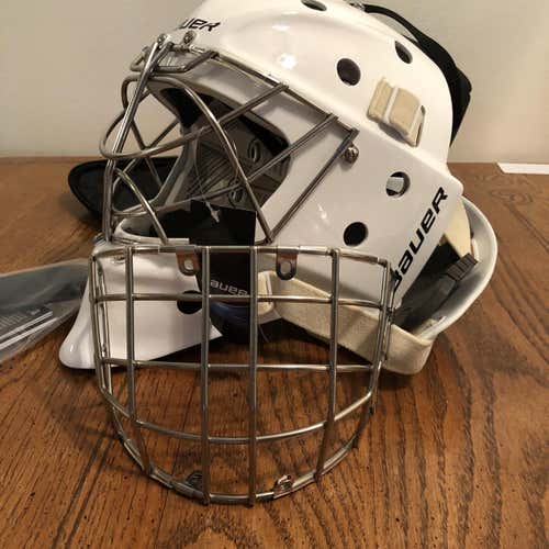 White Senior Bauer 960 Goalie Mask